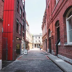 Apartment Historic Charm In Bc's Waddington Alley, Victoria